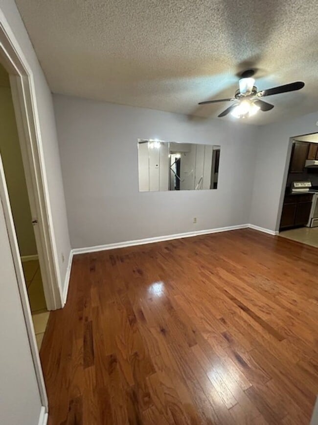 Photo - 1166 Booth Rd SW