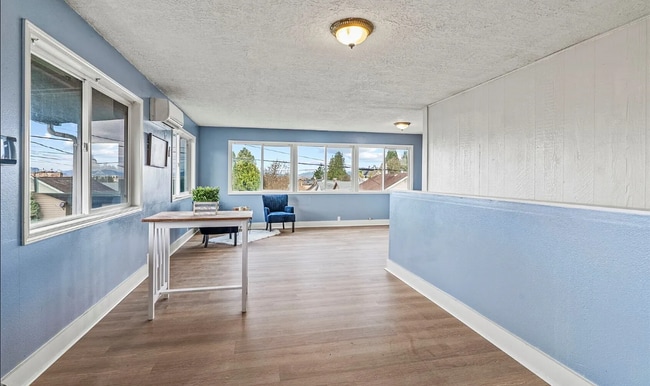 Photo - 160 Maple St