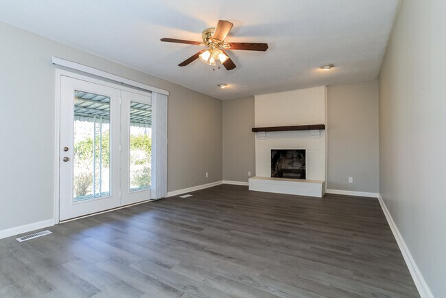 Photo - 1730 Calumet Way