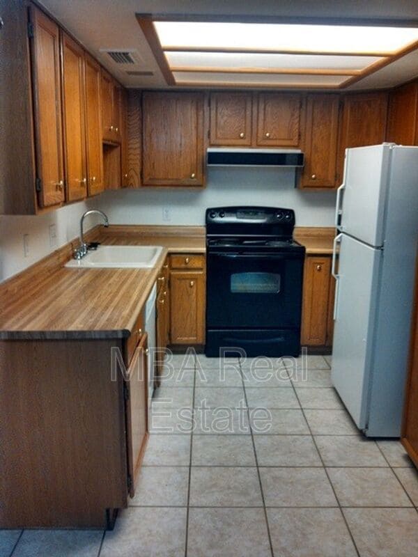 Photo - 2211 E Forge Ave