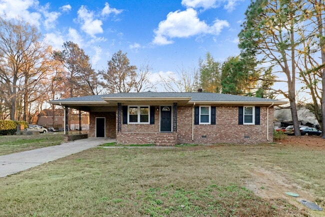 Building Photo - MOVE-IN READY! 3 BR, 1 BA Brick Ranch *EXCELLENT Wayne Mem. Drive Location!*