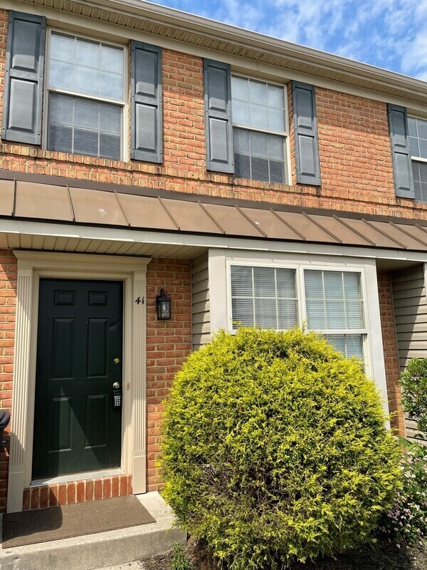 Photo - 41 Covington Ct Townhome