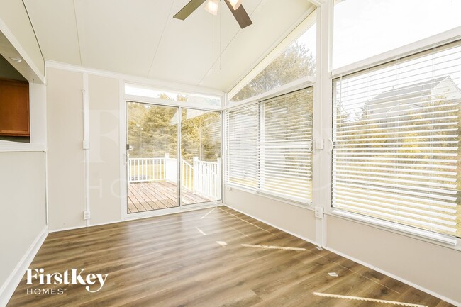 Photo - 275 Frontier Dr
