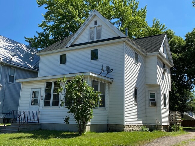 Building Photo - 619 5th Ave S Rental