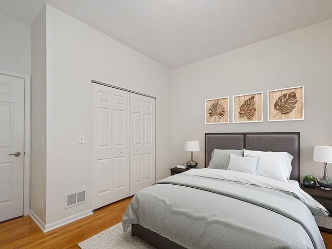 Photo - "Spacious 2-Bed, 2-Bath Gem in Chicago's Heart – 1200 Sq. Ft. of Modern Living!"