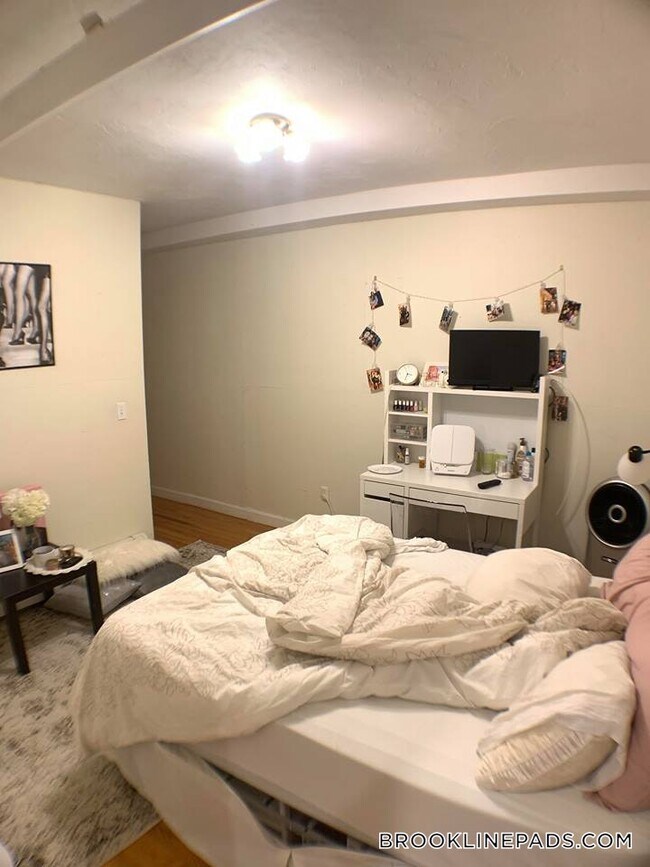 Building Photo - 22 Euston St