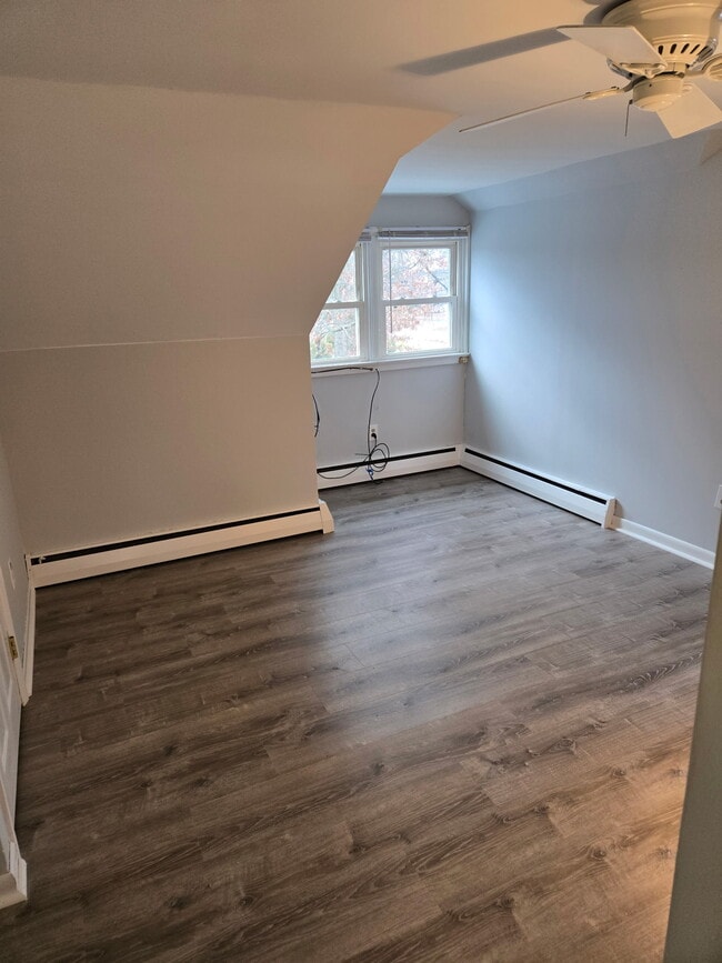 Trasero 3 - 3929 Township Line Rd Unidad C-SecondFloor