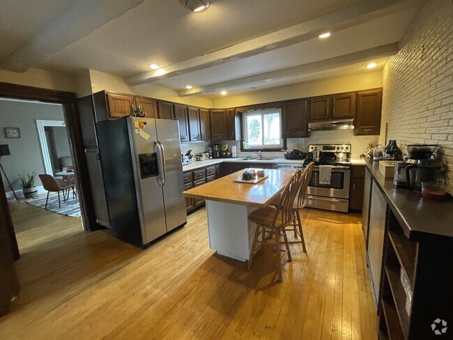Building Photo - 395 Hanover St Unit 1 Rental