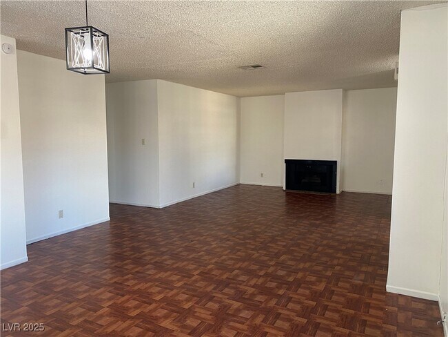 Building Photo - 4660 Koval Ln Unit D