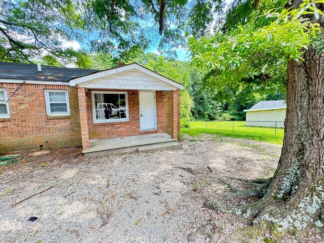 Building Photo - Shady Circle Unit 1121 Shady Cir Rental