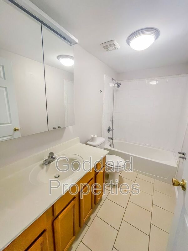 Photo - 2205 N Charles St Unidad 3A