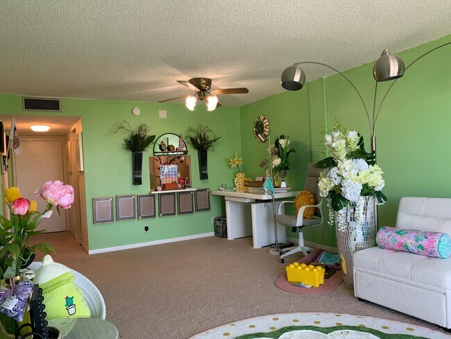 Photo - 500 Executive Center Dr Unit 3-F