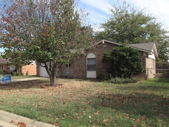 Building Photo - ***Amazing Home - Great Location ***