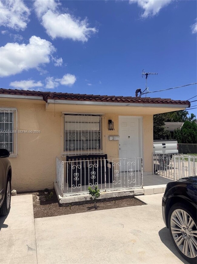 Building Photo - 3821 SW 89th Ct Unit front