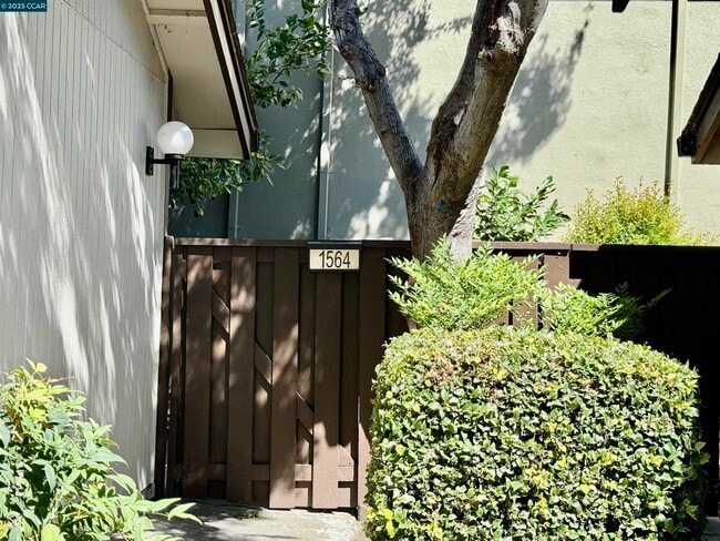 Building Photo - 1564 Candelero Dr Rental