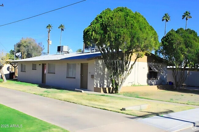 Building Photo - 902 E 4th Pl Rental