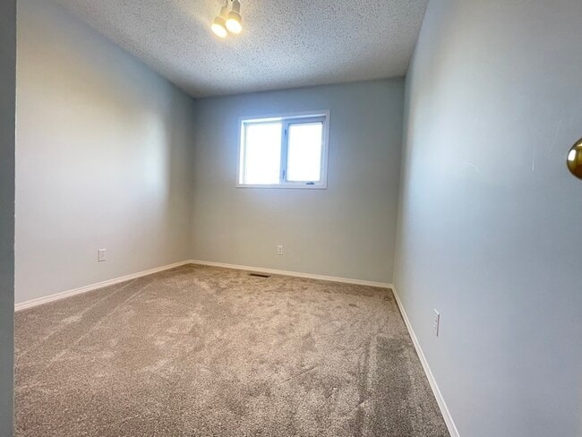 Photo - 8105-188A 188a St NW