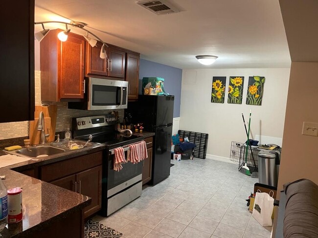 Building Photo - 2717 W Rascher Ave Unit 1