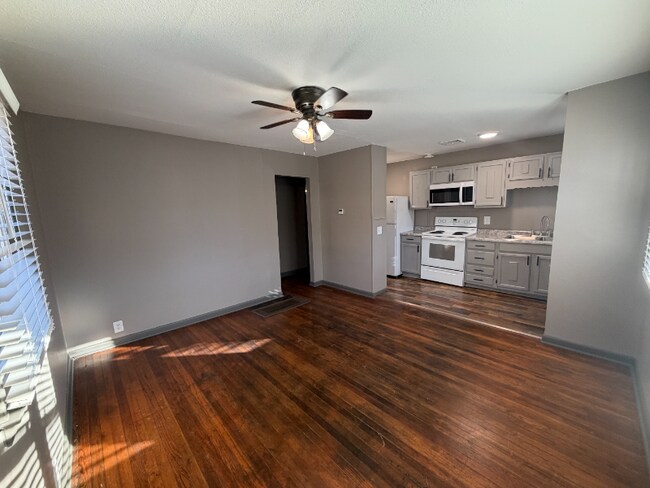 Photo - 635 S 3rd St