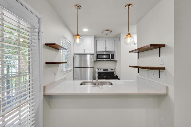 1503 N Garrett Ave Unit 107