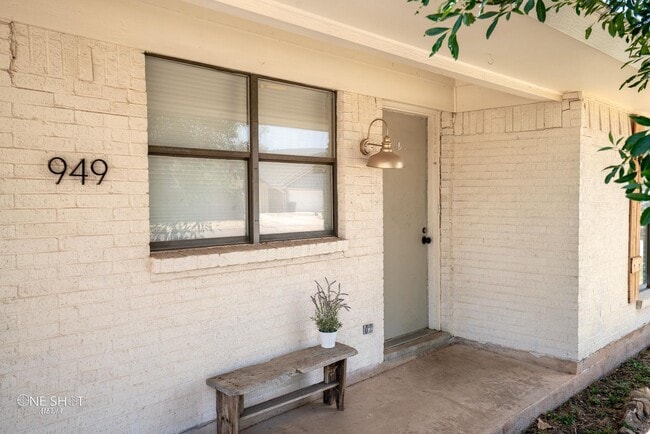 Photo - 949 Kenwood Dr