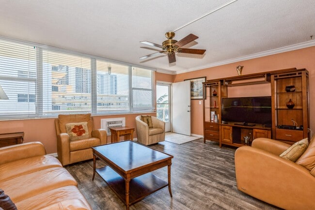 Photo - 101 N Birch Rd Unidad 503