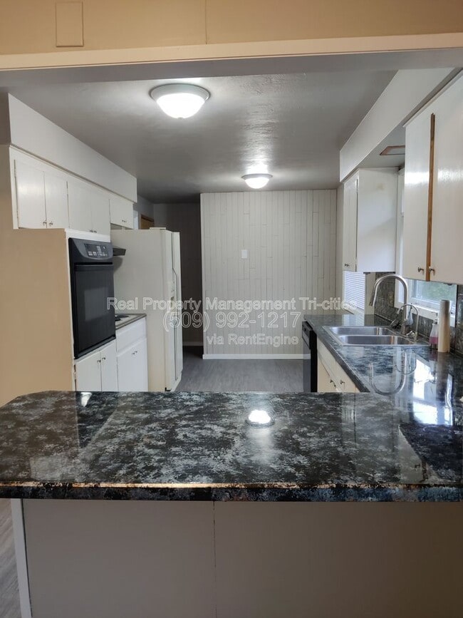 Photo - 7528 W Umatilla Ave