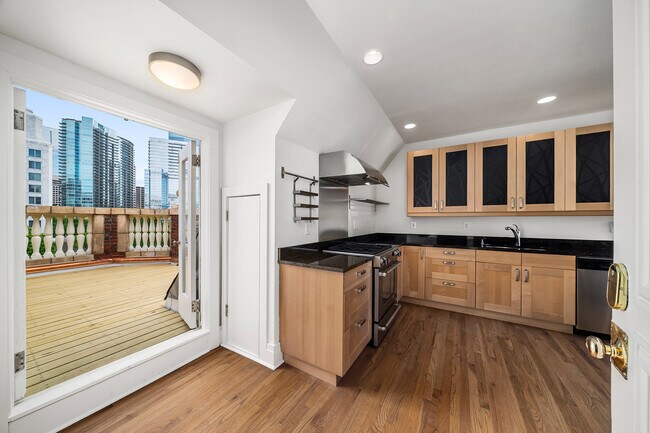 Photo - 81 Peachtree Pl NE