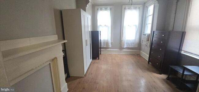 Building Photo - 3258 N Park Ave Unit 2F