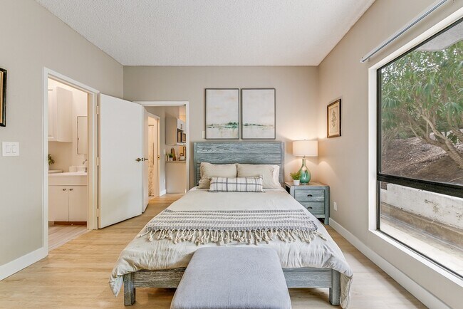 Encinitas Senior Living - 55+ Active Adult Apartments