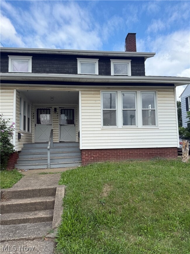 Building Photo - 301-303 Roslyn Ave NW Unit 303