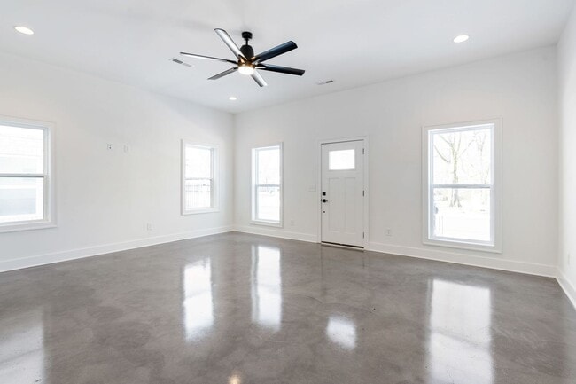 Photo - *1/2 Off 1st Months Rent!* Luxury 4Bed/4Bath Home, *Roof Top Patio* in the Heart of Murfreesboro