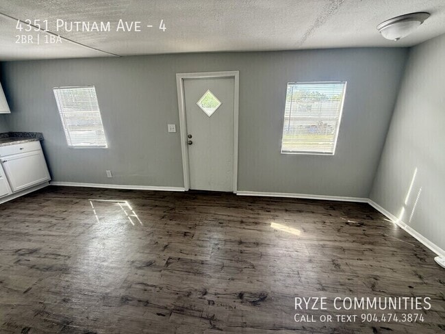 Photo - 4351 Putnam Ave