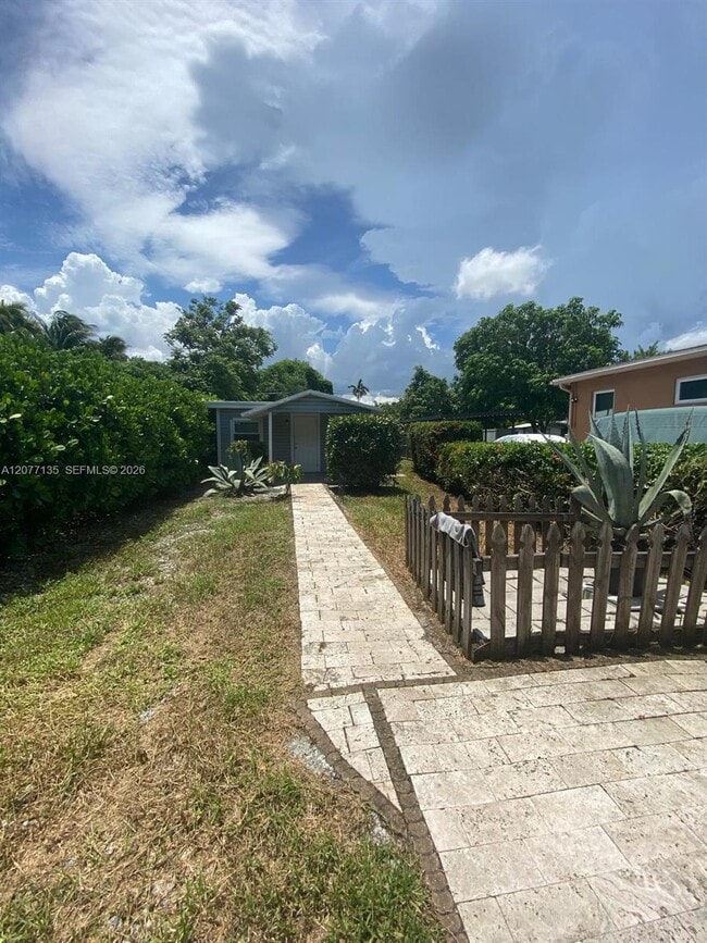 Photo - 14920 NE 10th Ave
