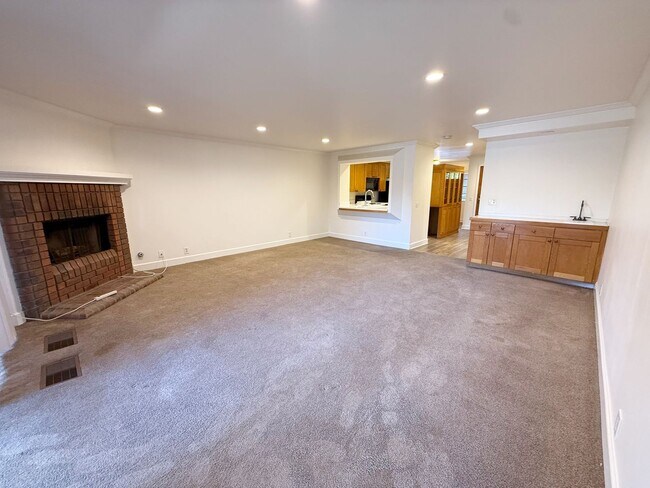 Photo - Spacious 2 Bed / 2 Bath Condo in Prime UTC/La Jolla Location! Unit 214