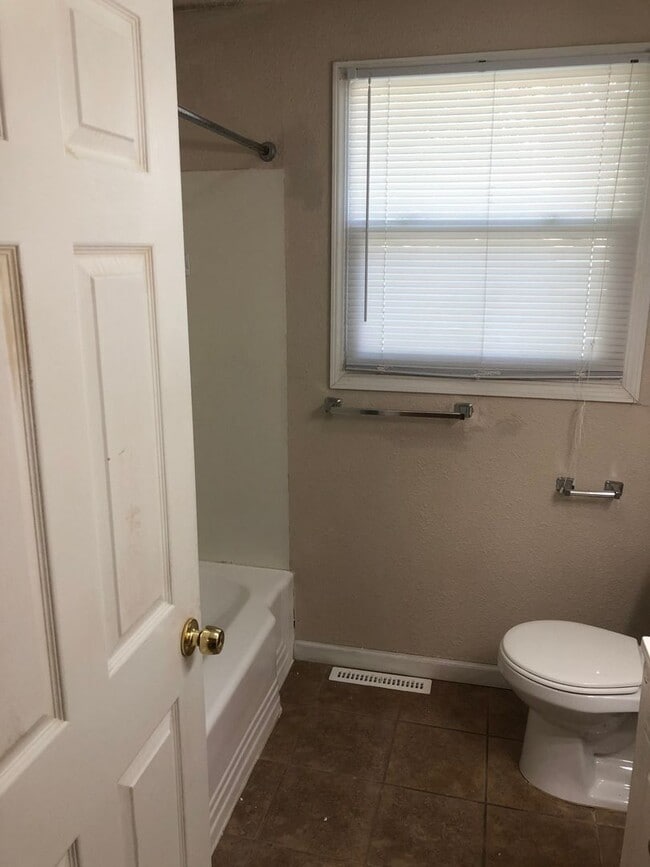 Photo - 2011 Tecumseh Rd Apartamento Unidad A