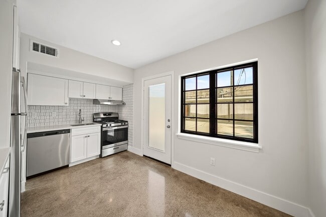 Photo - 520 Lovett Blvd Unit 1D