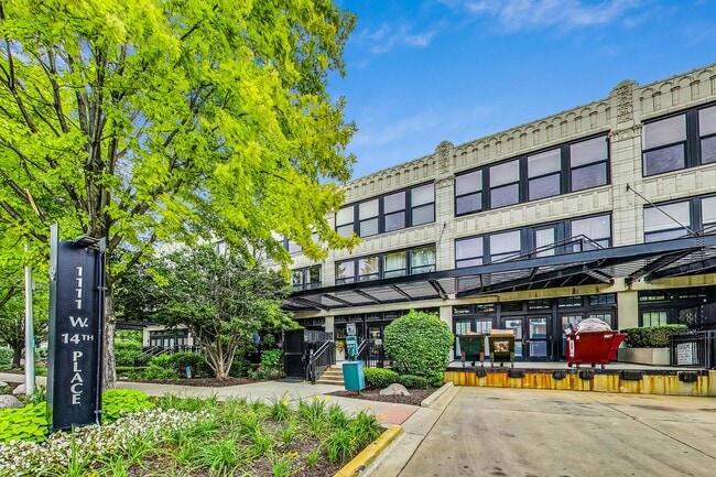 Building Photo - 1111 W 14th Plz Unit 328