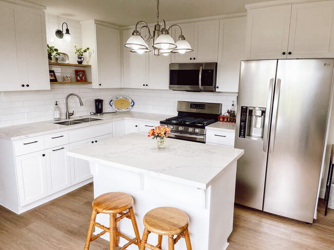 Kitchen w/ Island - 665 Alto Dr House