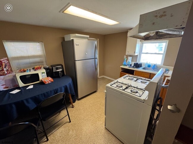 Photo - 205 S Vermont Ave Unit 1