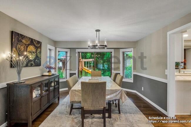 Photo - 905 224th Ave NE