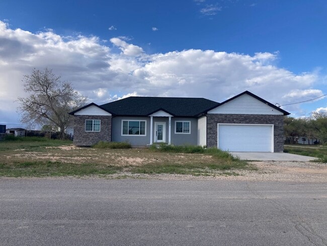 1 bedroom, shared bathroom, kitchen, livin... - 1 bedroom, shared bathroom, kitchen, livin... House