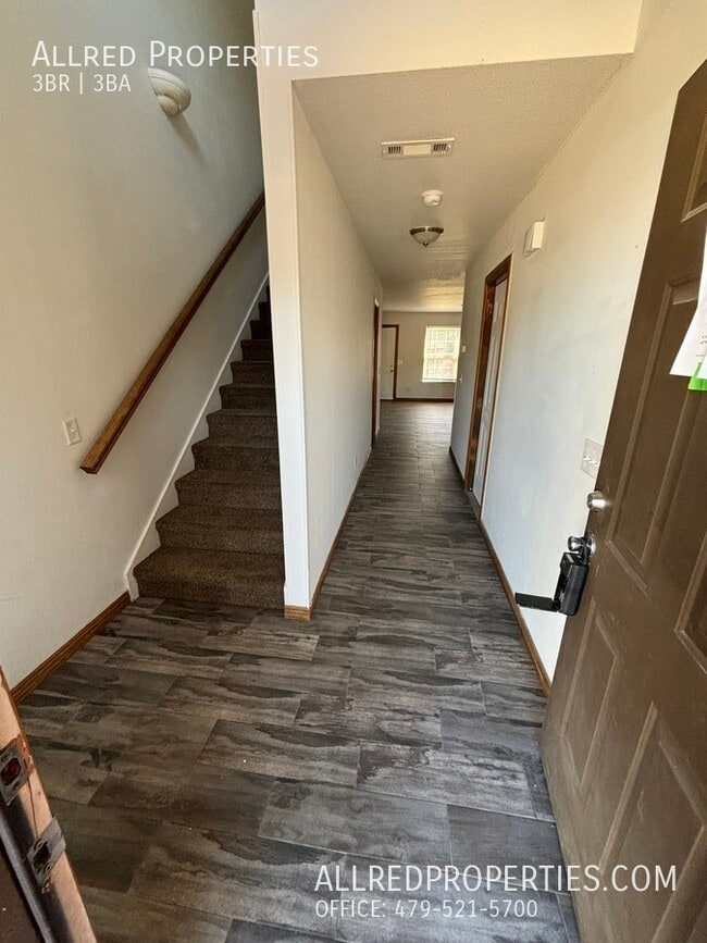 Photo - 2929 Meridian Pl