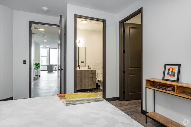 2BD, 2BA - 1,072SF