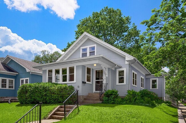 Photo - 602 7th St S