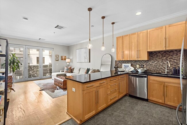 Photo - 1200 Grand St Unit 423