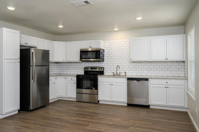 Photo - 903 Poplar St