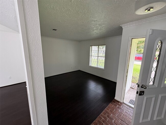 Photo - 2206 Round Lake Dr