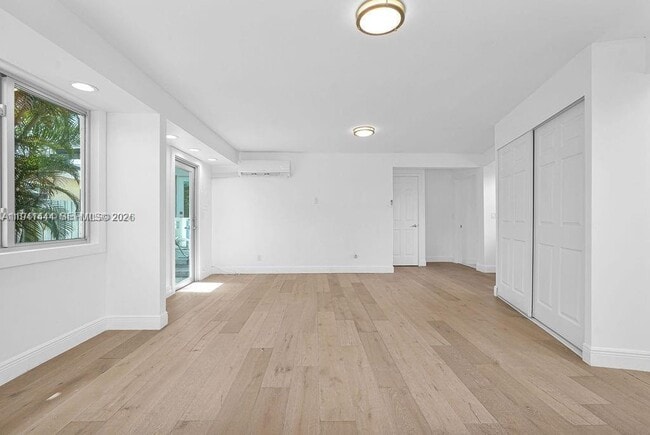 Photo - 937 N North Lake Dr