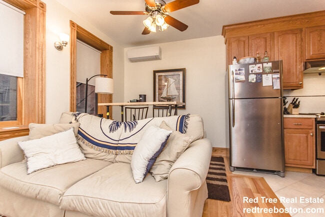 Photo - 139 Charles St